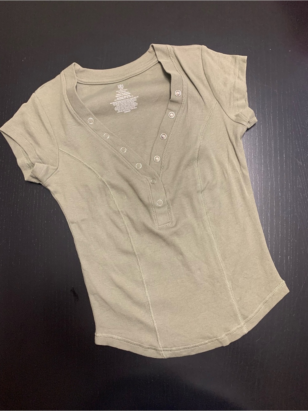 No Boundaries Small Olive Green Short Sleeve Snap V-Neck Top